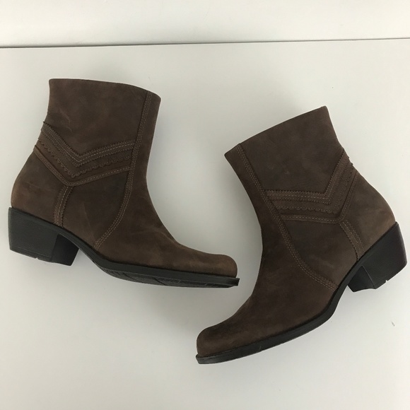 clarks brown suede ankle boots